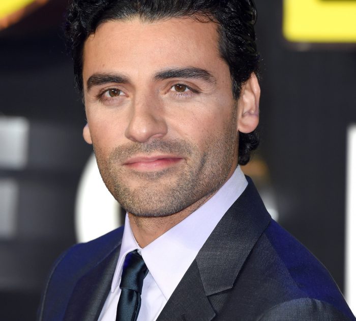 LONDON, ENGLAND - DECEMBER 16:  Oscar Isaac attends the European Premiere of "Star Wars: The Force Awakens" at Leicester Square on December 16, 2015 in London, England.  (Photo by Karwai Tang/WireImage)